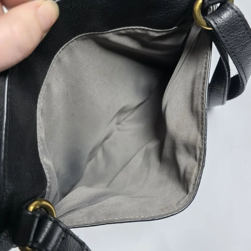Fossil Black Leather Crossbody Bag Pebbled Adjustable Strap Zip Pocket Purse